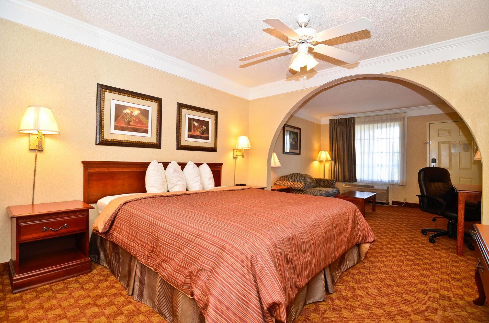 Best Western Hawkinsville Inn & Suites Room photo